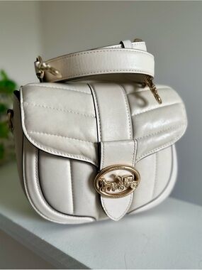 Coach Georgie Saddlebag with Gold Hardware Excellent Condition.